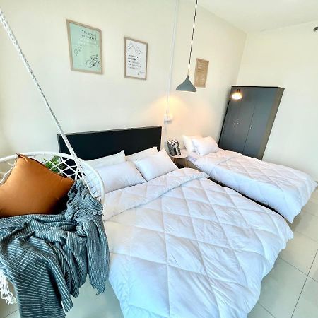A 1-4 Pax Cozy Studio Tv Box Pool 100Mps Wifi 3 Bed Trefoil Setia Alam Exterior photo