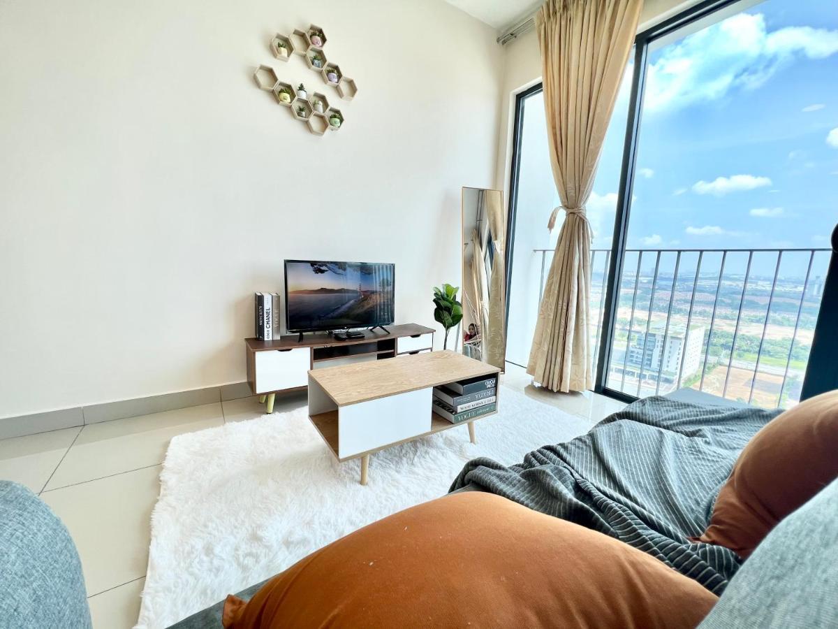 A 1-4 Pax Cozy Studio Tv Box Pool 100Mps Wifi 3 Bed Trefoil Setia Alam Exterior photo